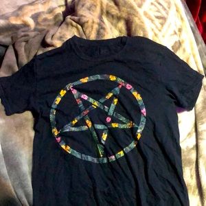Black flower pentagram t shirt
